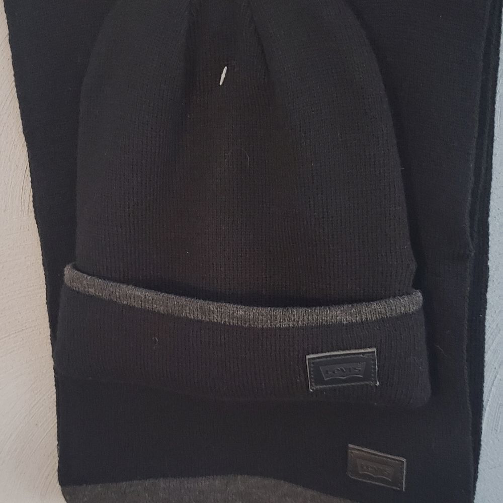Levi's Maximum Warmth Hat/Scarf Set - NWT